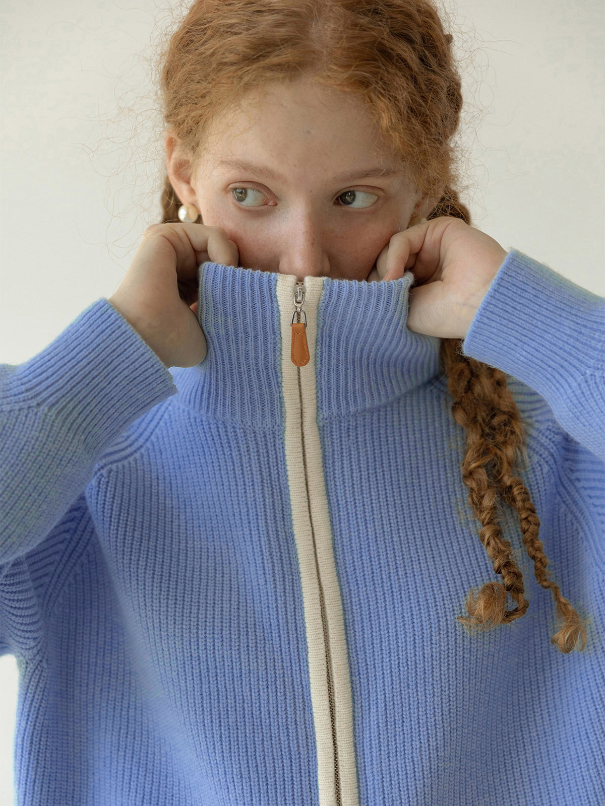 Luxurious Contrast Knitted Cardigan with Two-Way Zipper