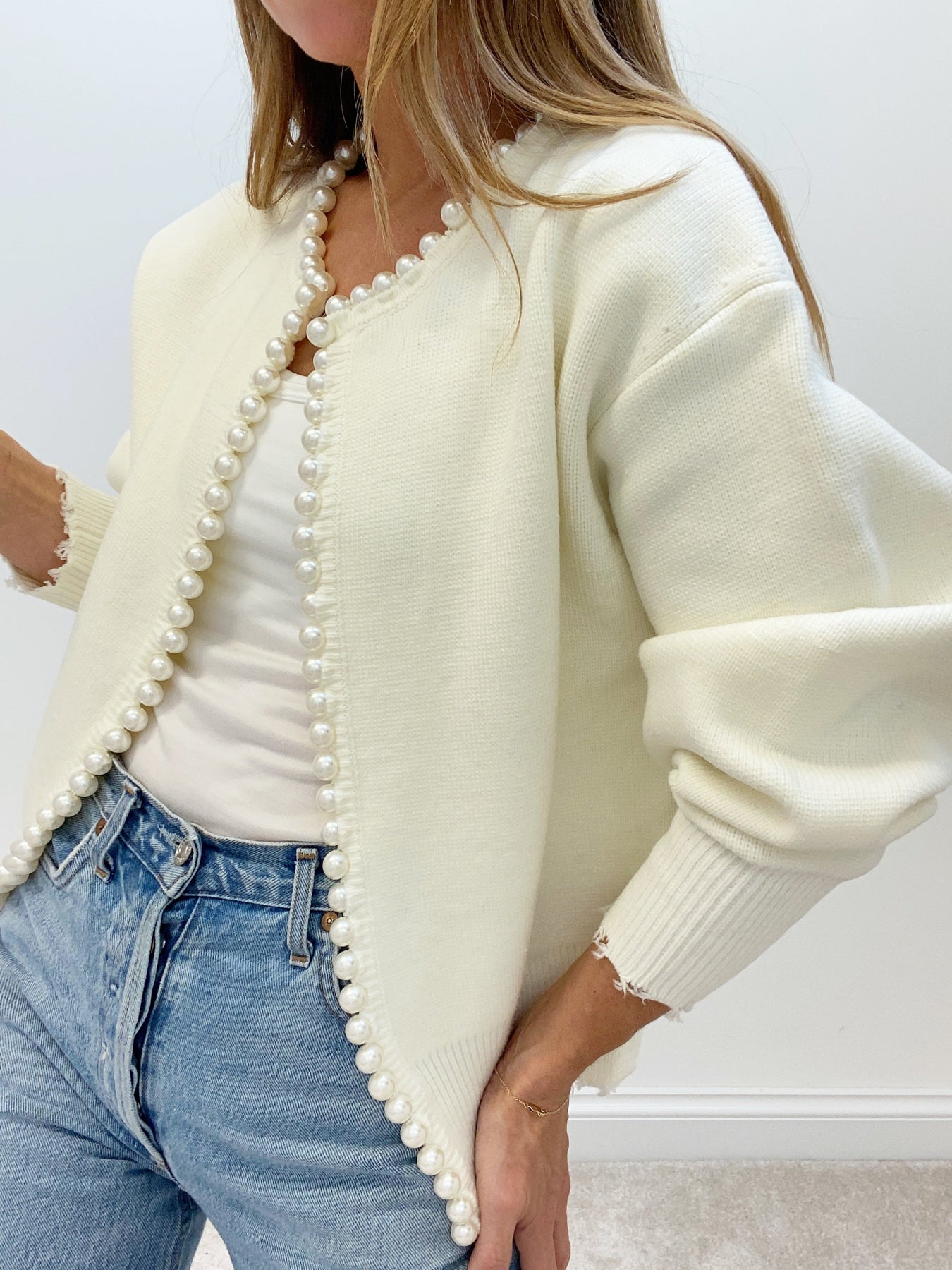 Luxurious pearl cardigan with pearls