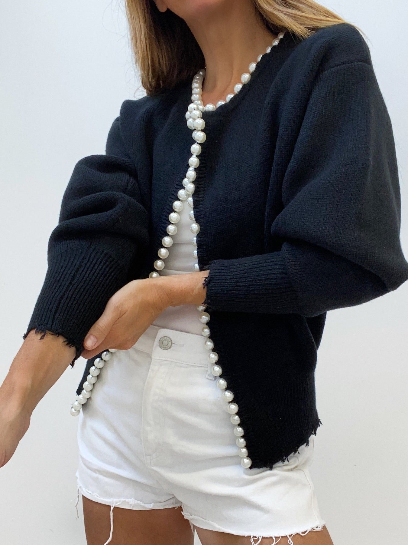 Luxurious pearl cardigan with pearls