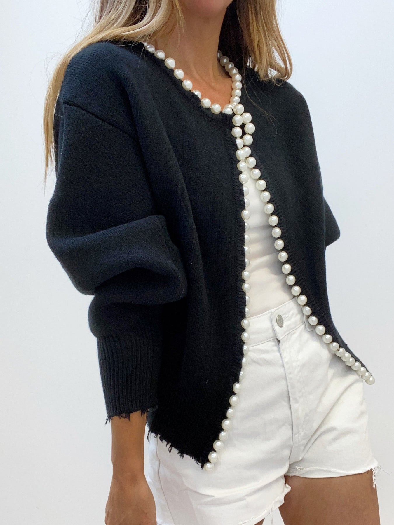 Luxurious pearl cardigan with pearls
