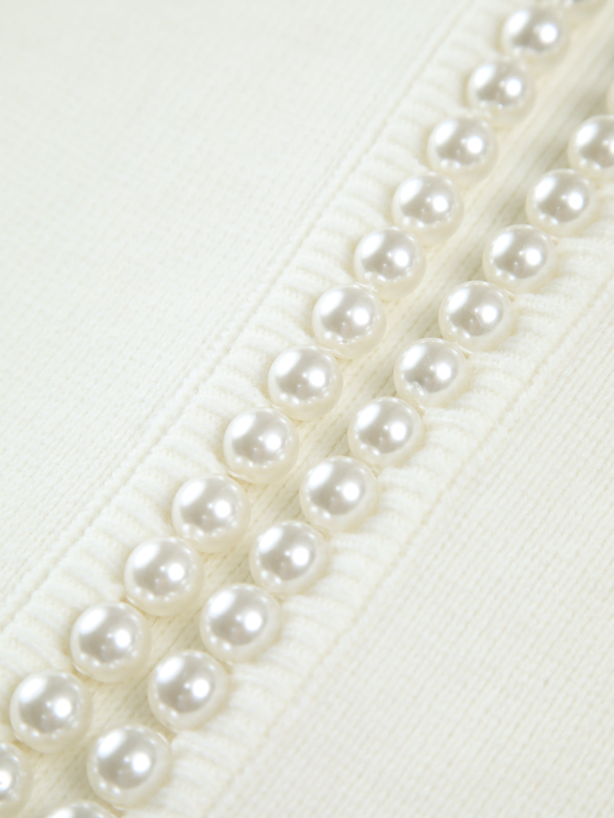 Luxurious pearl cardigan with pearls