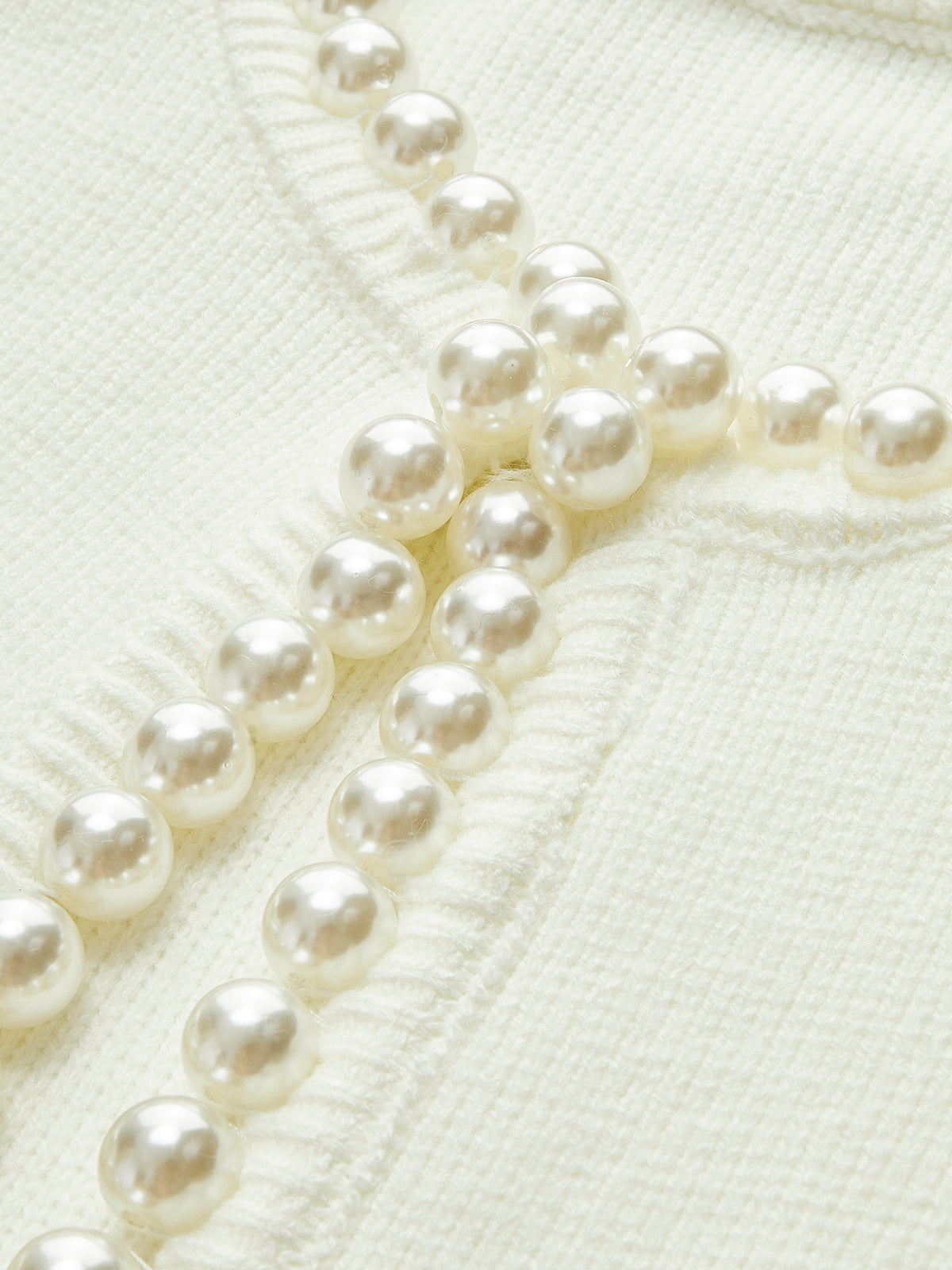 Luxurious pearl cardigan with pearls