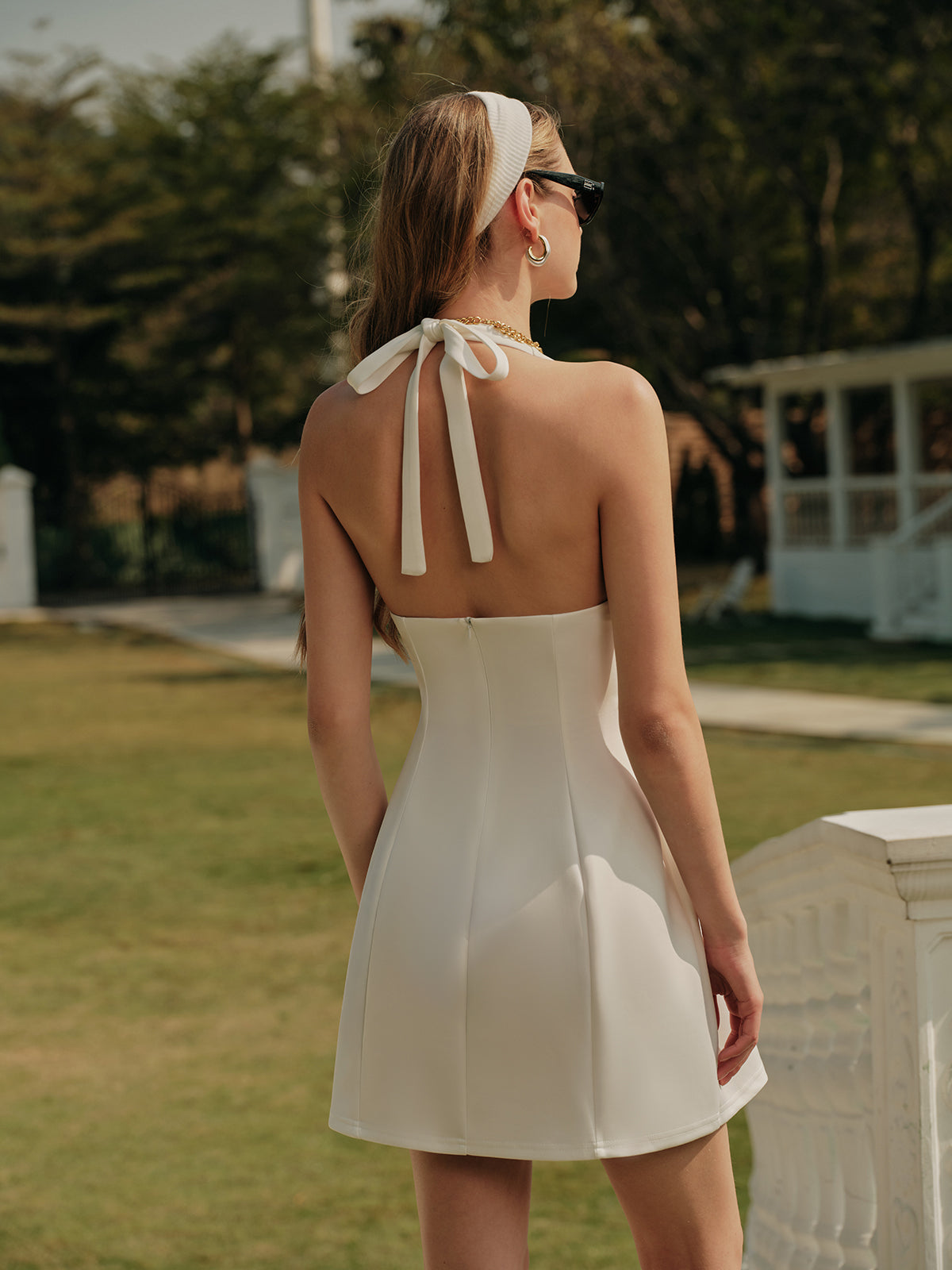 Fleur verfijnde v-hals halter jurk