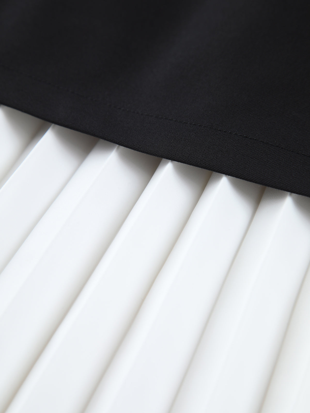 Eleganza stylish two-tone pleated maxi skirt 