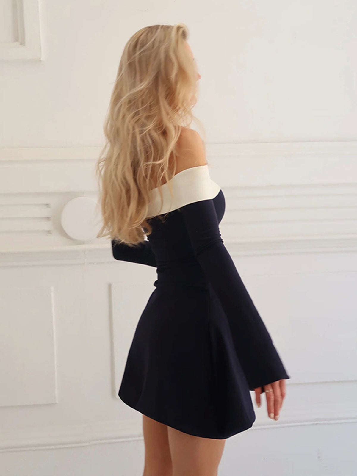 Colora trendy off-shoulder mini jurk