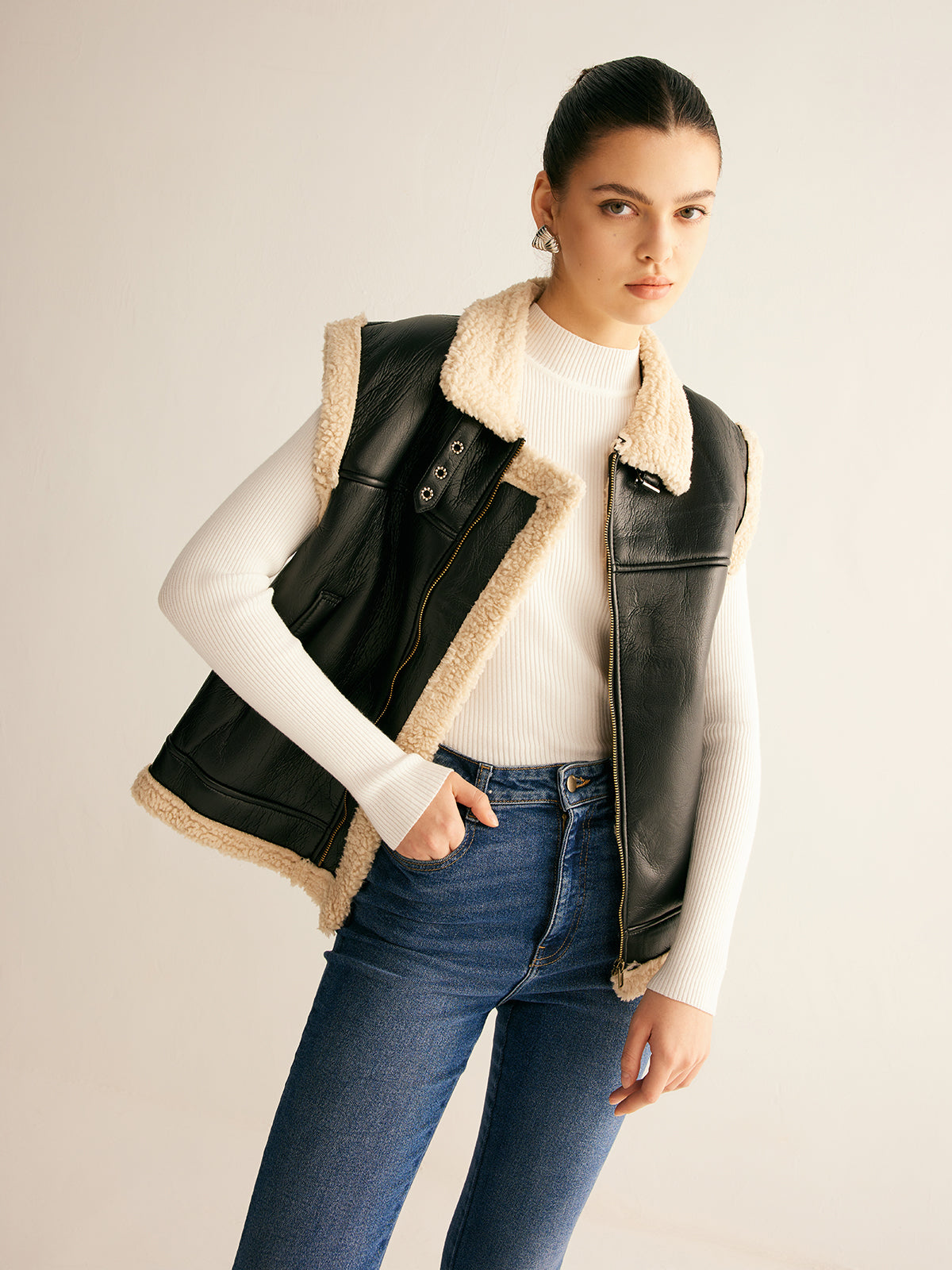 Luxurious teddy bodywarmer with teddy lining 