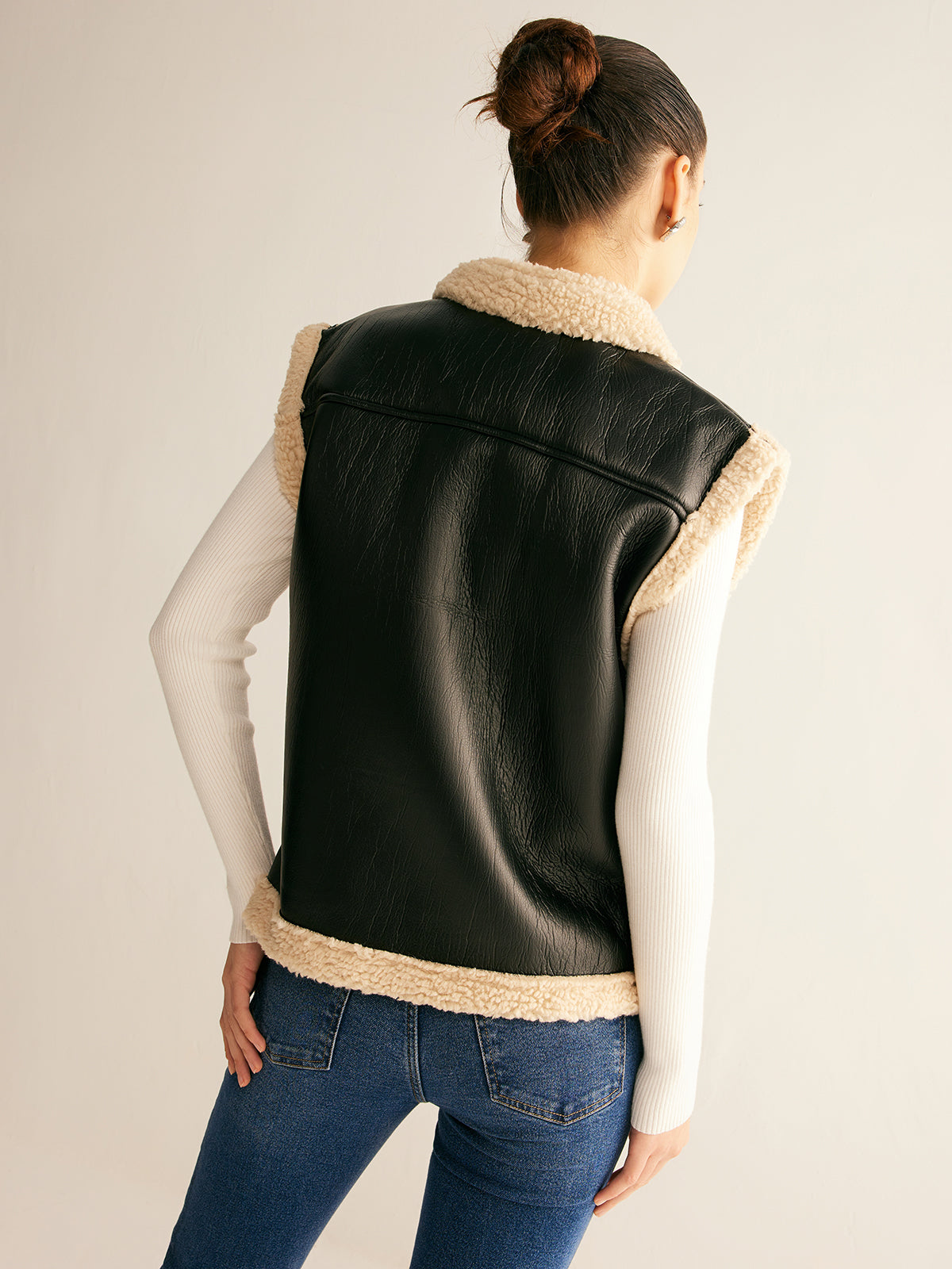 Luxurious teddy bodywarmer with teddy lining 