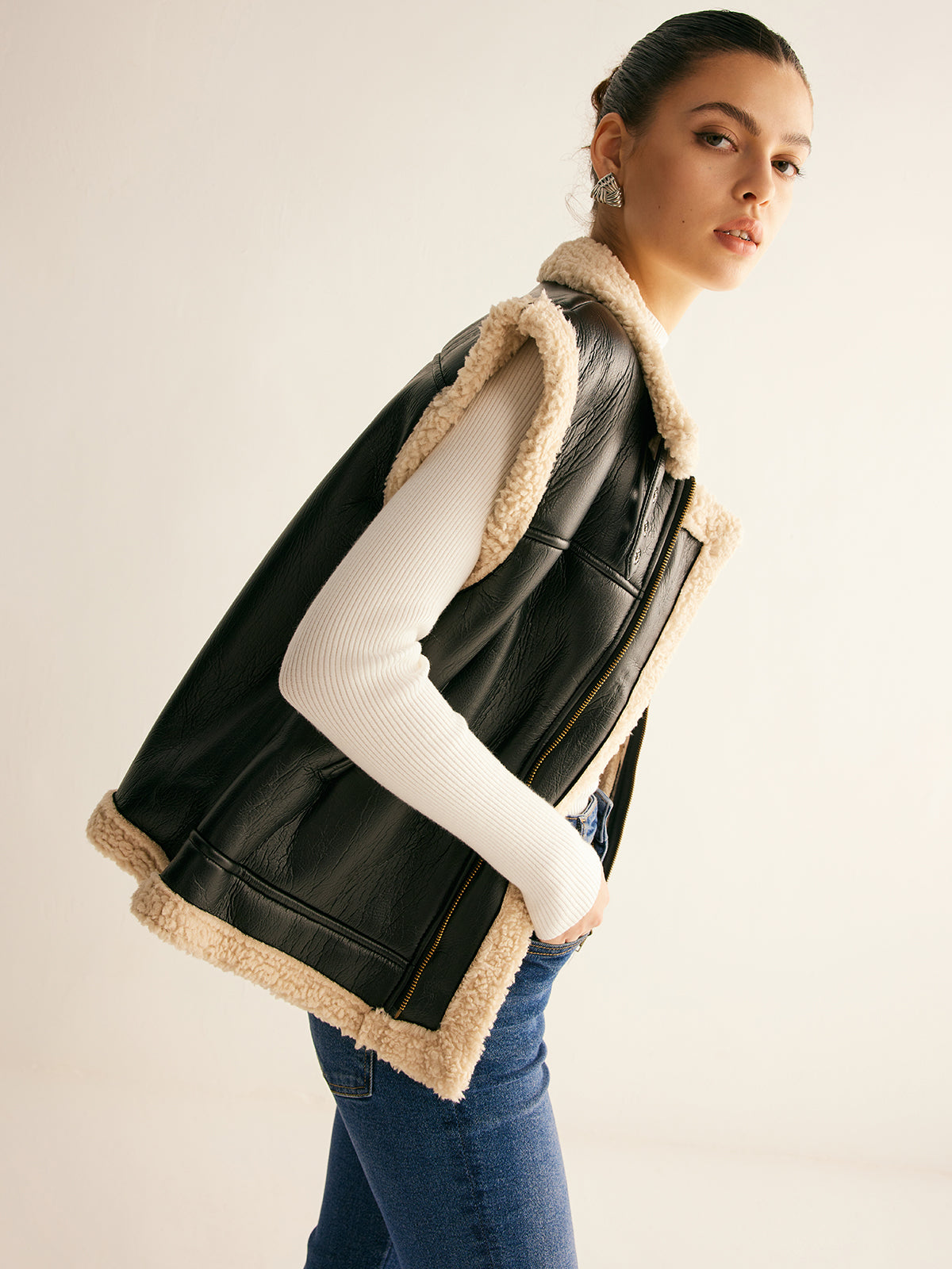 Luxurious teddy bodywarmer with teddy lining 