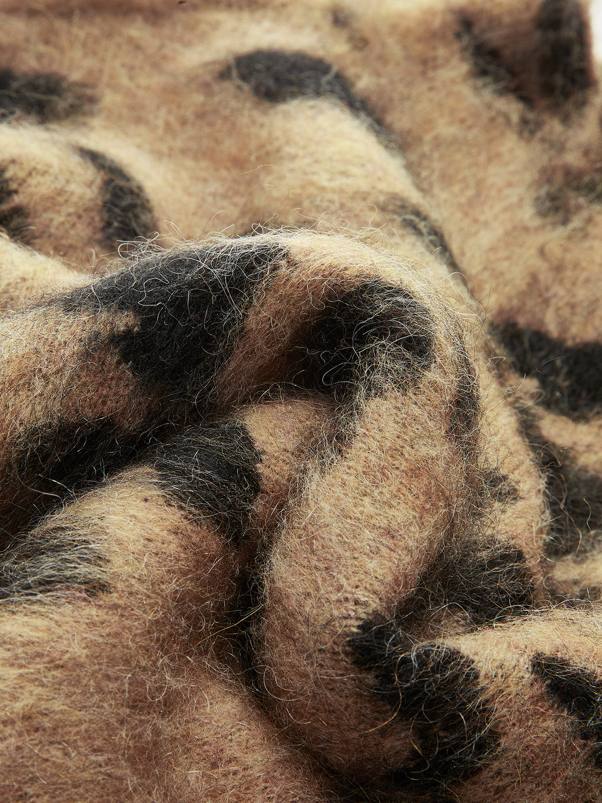 Luxurious fluffy knit with animal print 